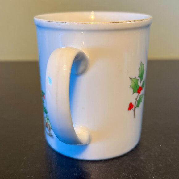 Vintage HOLIDAY HOSTESS Christmas Tree and Mistletoe Ceramic Mug ~ Made in Japan - Picture 6 of 9